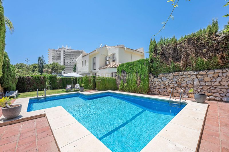 Foto f9c7f0c6-6606-4f48-b653-84eddfbde9e3. Casa amb piscina a Las Brisas Marbella