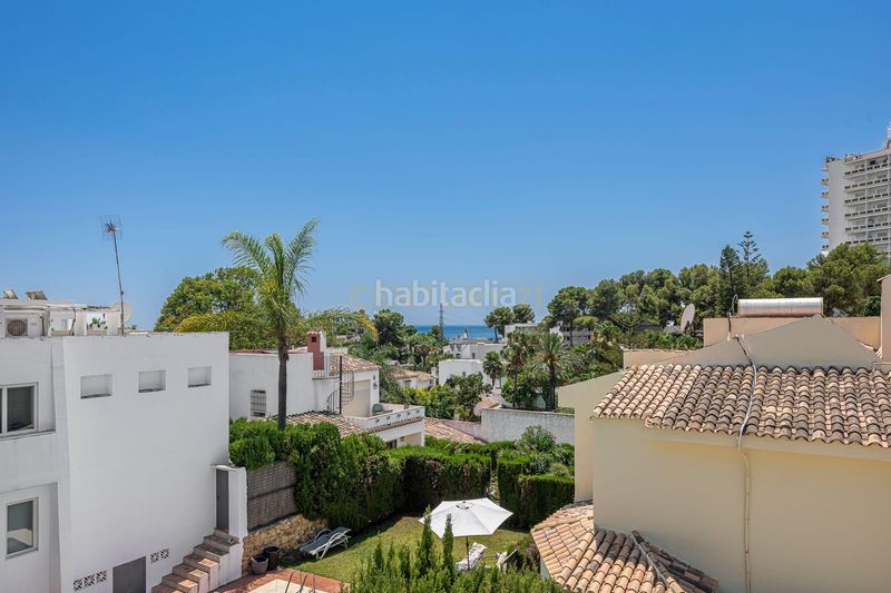 Foto fe7d8912-e5a9-42e2-9bdc-0b4764c92ddc. Casa amb piscina a Las Brisas Marbella