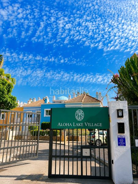 Foto 085ee091-eac8-464d-a795-54035c270371. Casa en urbanización aloha lake elegante vivienda en aloha lake village nueva andalucía en Marbella