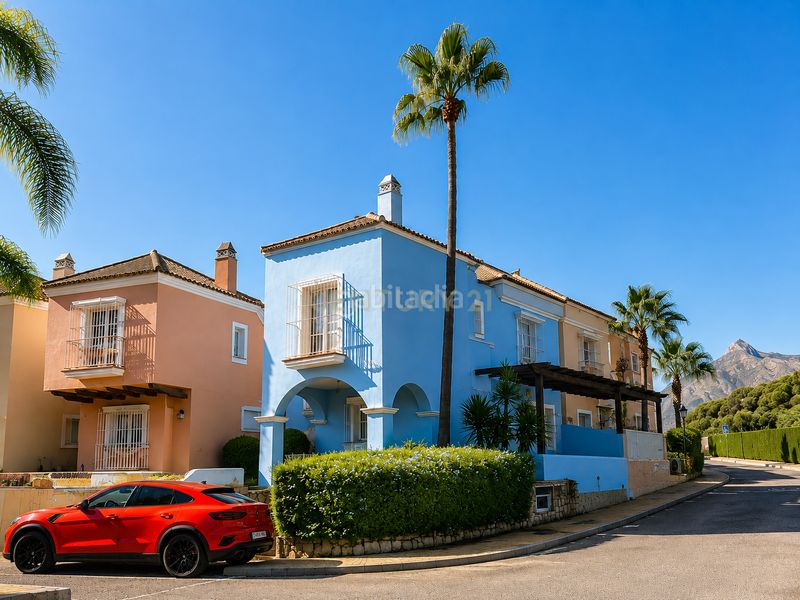 Foto 0d5c1dc6-d385-449f-bf40-8286c3d4afd2. Casa en urbanización aloha lake elegante vivienda en aloha lake village nueva andalucía en Marbella