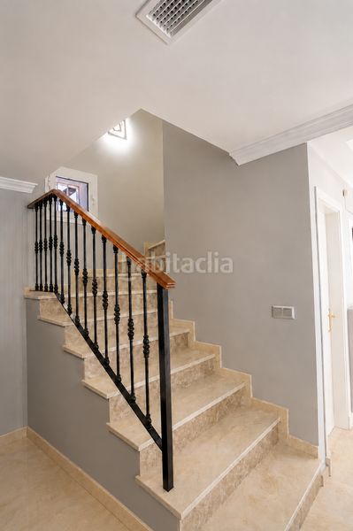 Foto 199ebd77-21a6-4e39-9187-4c70e4bcc25d. Casa en urbanización aloha lake elegante vivienda en aloha lake village nueva andalucía en Marbella