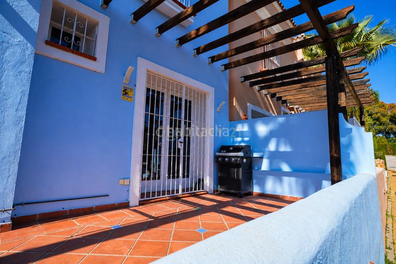 Foto 19ccfc56-3d30-465c-ae19-10366f0ce874. Casa en urbanización aloha lake elegante vivienda en aloha lake village nueva andalucía en Marbella