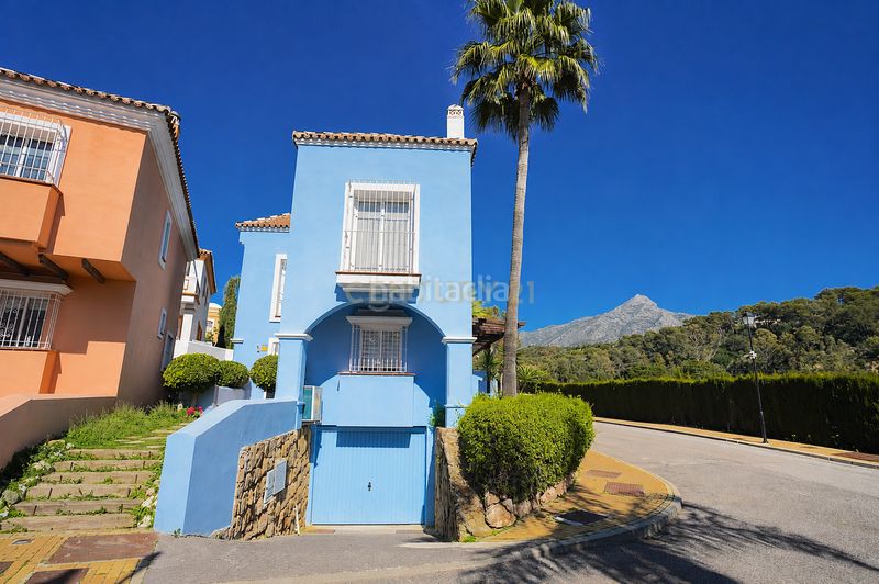 Foto 2a21ff70-5dd6-4115-9b21-71bcfb8526ba. Casa en urbanización aloha lake elegante vivienda en aloha lake village nueva andalucía en Marbella