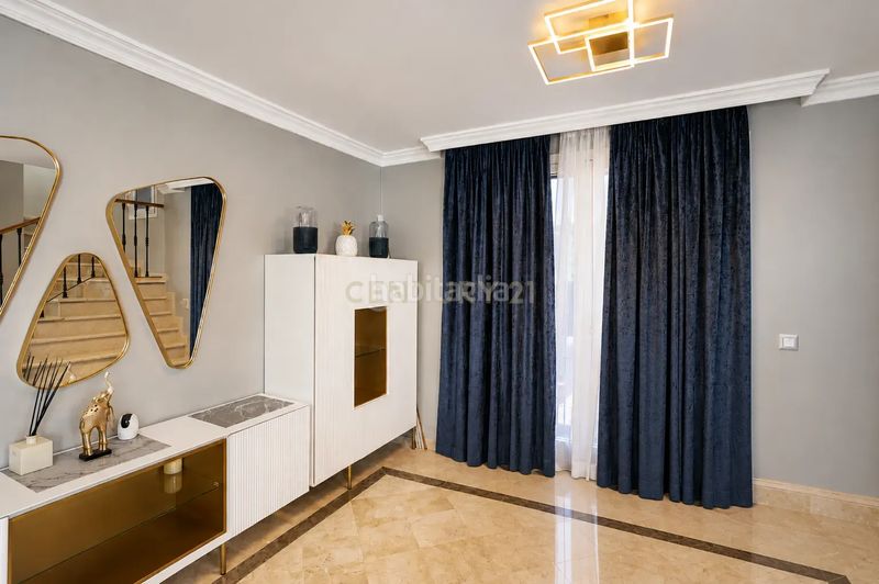 Foto 3e10835c-f054-4497-a797-dd2ed334ee69. Casa en urbanización aloha lake elegante vivienda en aloha lake village nueva andalucía en Marbella