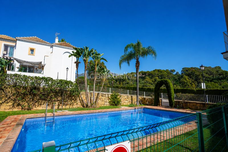 Foto 6699d66c-6831-4937-a164-b9b47f57b249. Casa en urbanización aloha lake elegante vivienda en aloha lake village nueva andalucía en Marbella