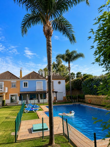 Foto 6f46d369-c074-4412-8adf-3142e392968d. Casa en urbanización aloha lake elegante vivienda en aloha lake village nueva andalucía en Marbella