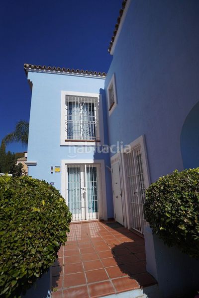Foto 81b8d24c-928e-4d0e-adf6-a5f98a9dff22. Casa en urbanización aloha lake elegante vivienda en aloha lake village nueva andalucía en Marbella