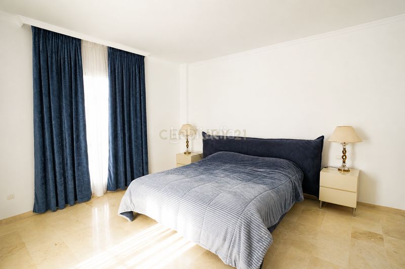 Foto fbe4d7c1-6dd2-4d3d-8066-2ae9e4716952. Casa en urbanización aloha lake elegante vivienda en aloha lake village nueva andalucía en Marbella