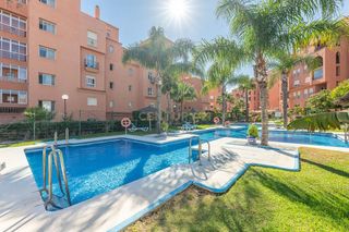 Piccolo appartamento in El Castillo. Encantador apartamento en manilva con piscina y jardín