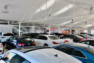 Business premise in Humanes de Madrid. Concesionario en venta con 1.400 metros