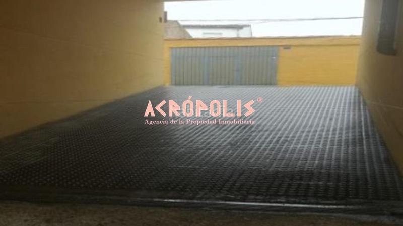 Foto 64747bc9-a877-4a91-a2b8-32e790812ad2. Aparcament cotxe a Mansilla de las Mulas