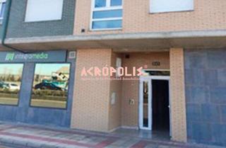 Aparcament cotxe a Azorin 140
