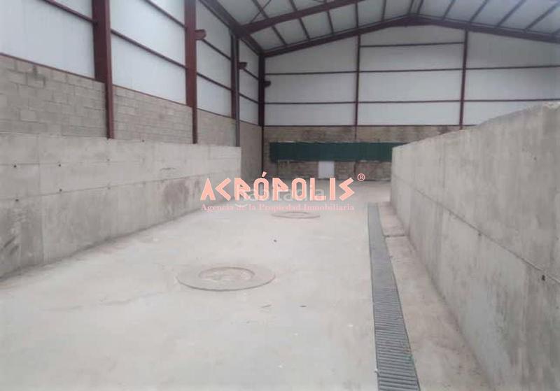 Foto 523a3ce0-e8fc-46c1-9356-73f6c7cedd03. Capannone industriale in Cuadros