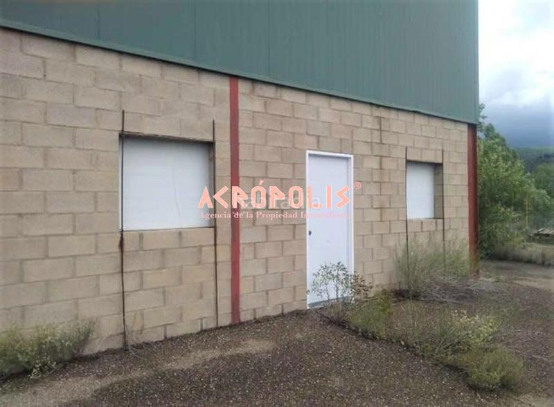 Foto 8a8318c8-6a1c-48d8-bfe7-b74605861da8. Capannone industriale in Cuadros