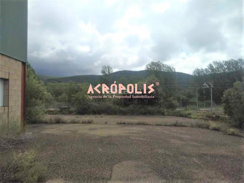 Foto b727da36-867e-4626-b8cd-bc50c064ef4f. Capannone industriale in Cuadros