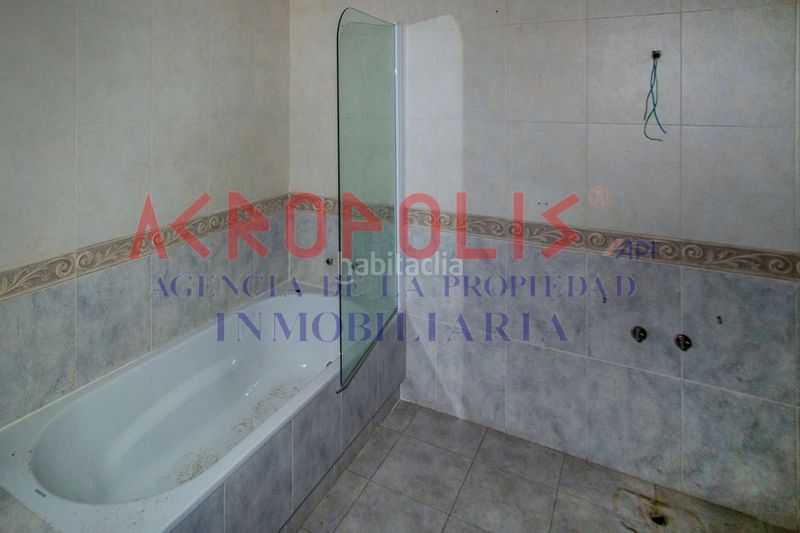 Foto 5c9c8181-5330-449b-afae-75b27d8c99b4. Piso venta de edificio en Vega de Valcarce