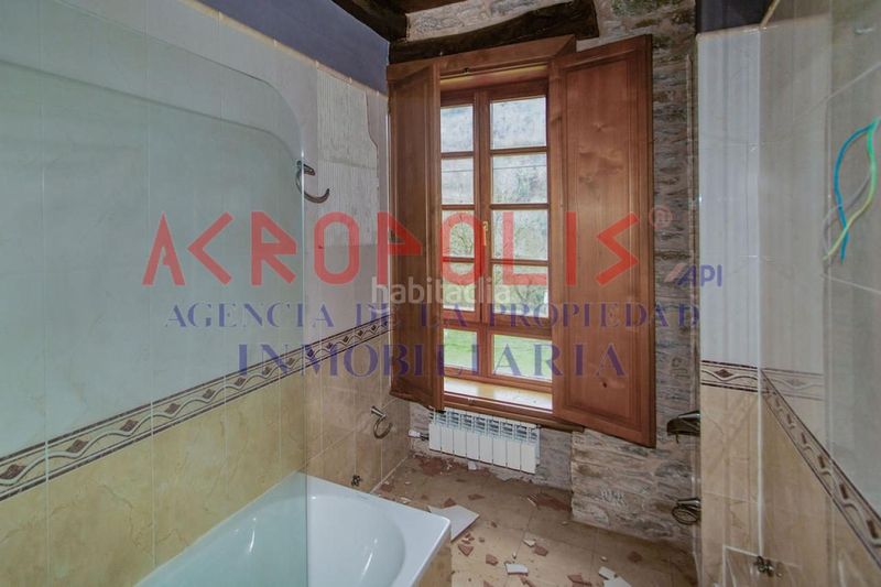 Foto 7346ff59-e2e2-4505-a93b-a9b965703ef7. Piso venta de edificio en Vega de Valcarce