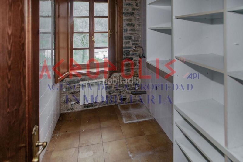 Foto a8d210b9-609e-4dba-94ce-1f2d7cf96e96. Piso venta de edificio en Vega de Valcarce