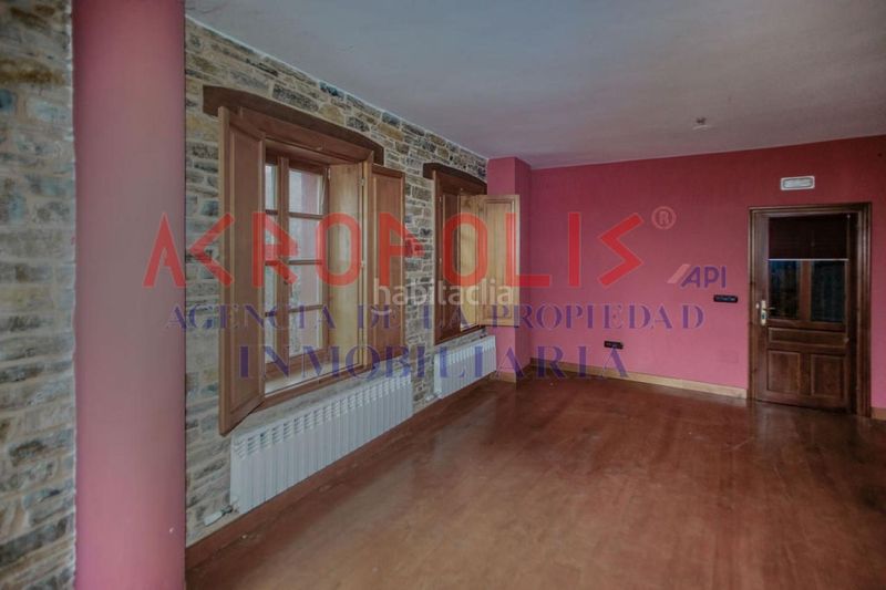 Foto b045d818-2cd3-4132-af95-2985b40c1d14. Piso venta de edificio en Vega de Valcarce