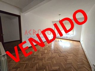Appartement à San Claudio - La Chantría. Piso en alcalde miguel castaño 10 mercado