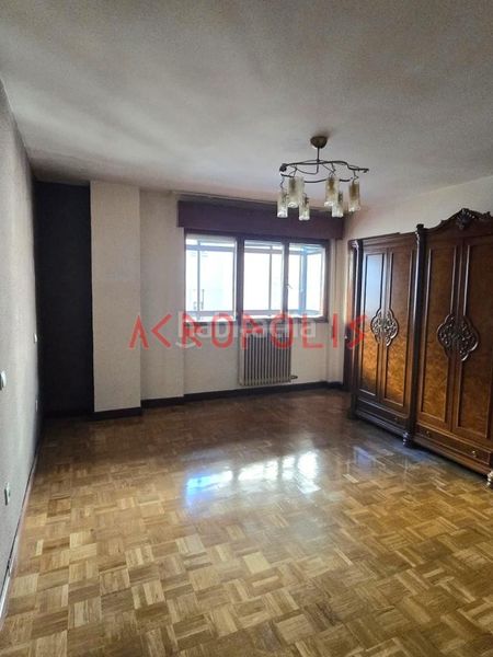 Foto e01b6b14-069b-467a-9240-277ef126c153. Piso venta de piso en San Claudio - La Chantría León