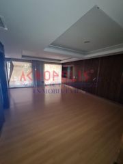 Local Comercial  Calle gran via de san marcos 10 1 5 leon. Venta o alquiler de local en el centro de leon