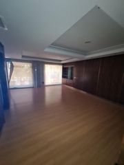 Business premise  Calle gran via de san marcos 10 1 5 leon. Venta o alquiler de local en el centro de leon