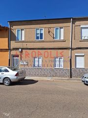 House  Calle carmen 7. Venta de casa en la bañeza