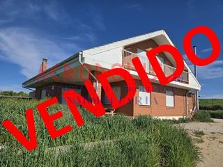 Casa in Villares de Órbigo. Venta de casa en villares de orbigo