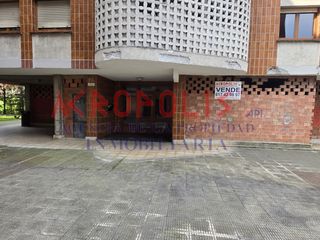 Business premise in Amorebieta - Etxano. Local en jauregizahar auzoa 12 jauregizahar