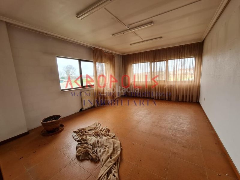 Foto 43dd9d1a-5c42-4fc7-b03d-8c58996231e2. Lloguer edifici a Benavente