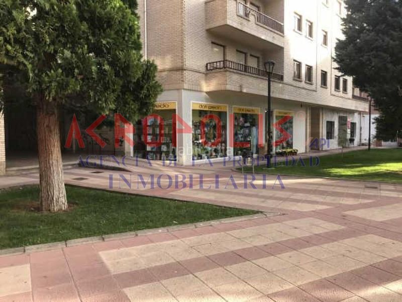 Foto 6667bf78-e228-490b-8544-95dc312699a3. Local comercial a Robla (La)