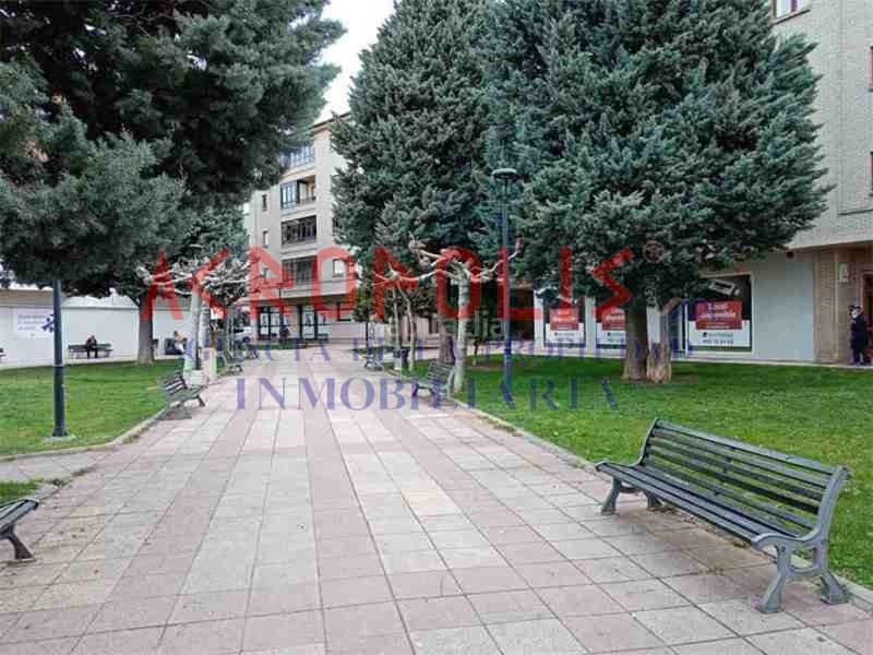 Foto 9b79fa1c-17a1-4d06-8f7f-56c7624d31a4. Local comercial a Robla (La)