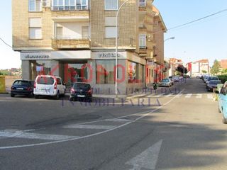 Miete Geschäftsraum in Benavente. Local en calle santa claralos carros 133 49600 benavente