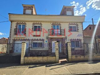 Casa en Gradefes. Venta de casa adosada en gradefes, león