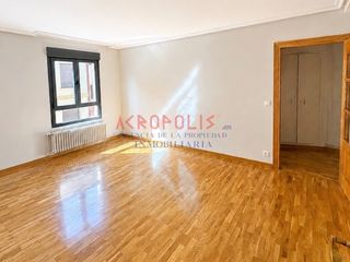 Location Appartement à Casco Antiguo. Alquiler de piso en el centro de león