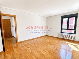 Lloguer Pis  Calle fernández cadórniga. Alquiler de piso en el centro de león