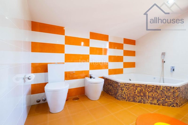 Foto 28a5e3b8-3acd-4038-8f83-38be26a7f31e. Xalet amb calefacció aparcament piscina a Tui