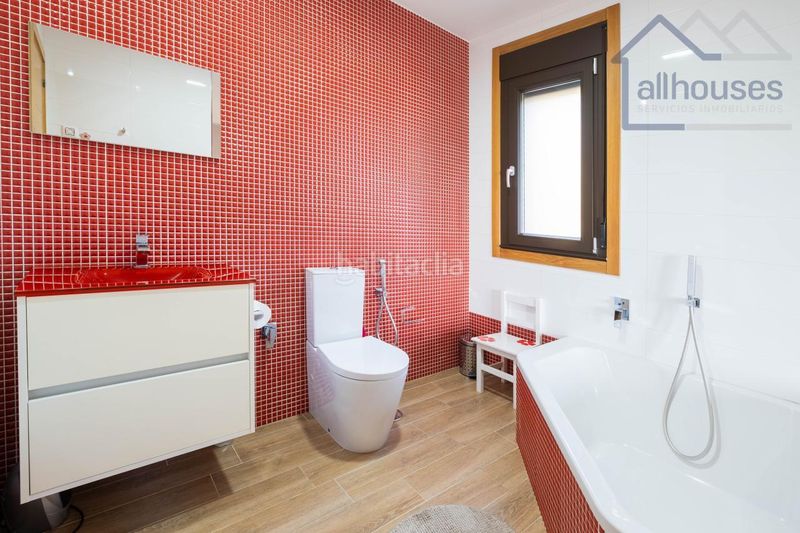 Foto 6612c7a1-8bee-44ce-821c-7104c7a8b9b0. Xalet amb calefacció aparcament piscina a Tui