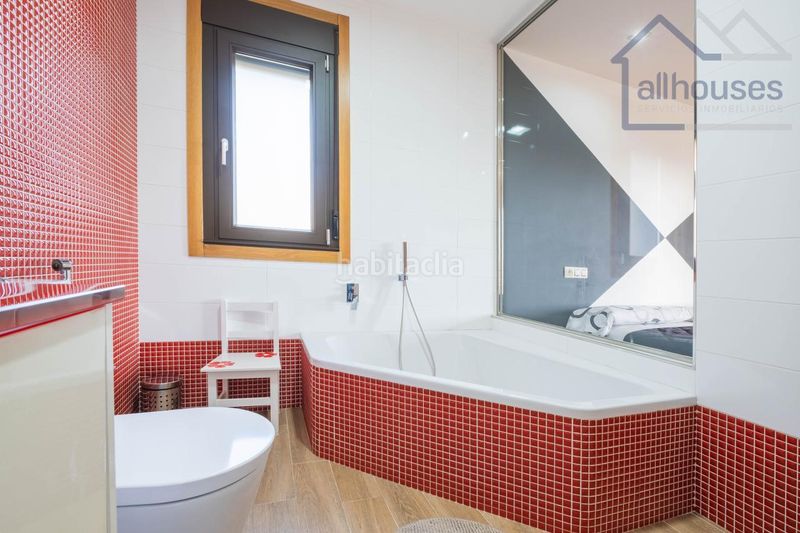 Foto ce4c03e8-3562-4090-9f64-7fcc5ecff719. Xalet amb calefacció aparcament piscina a Tui