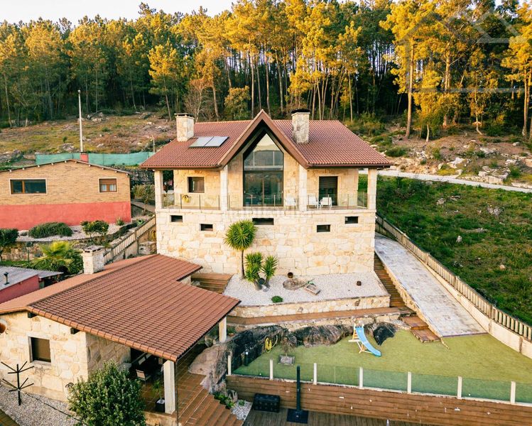 Foto f57893ef-b06b-41d3-ab7b-36440a1d98d1. Xalet amb calefacció aparcament piscina a Tui