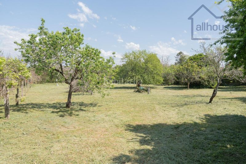 Foto bfae448f-b3e2-4465-9e6f-01d21627e823. Casale con riscaldamento parcheggio in Guarda (A)