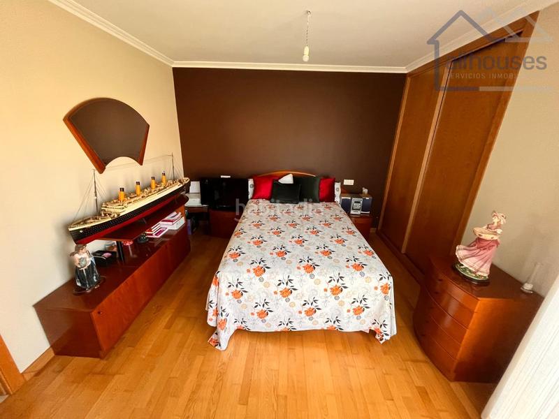 Foto 57d292a0-64bd-4055-9dae-4048319c3a48. Casa aparellada amb calefacció aparcament a Darbo Cangas