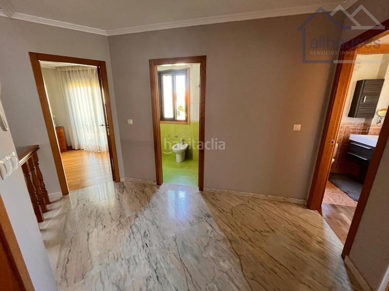 Foto 82a17e5c-d933-4f02-b214-a8555b6e174f. Casa aparellada amb calefacció aparcament a Darbo Cangas