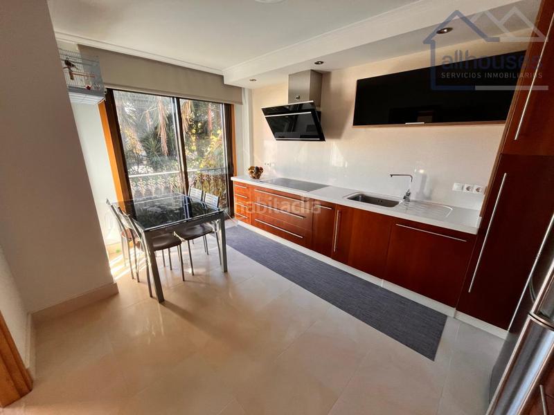 Foto a1e21e60-68a6-4da8-b472-59898cfbd2d2. Casa aparellada amb calefacció aparcament a Darbo Cangas