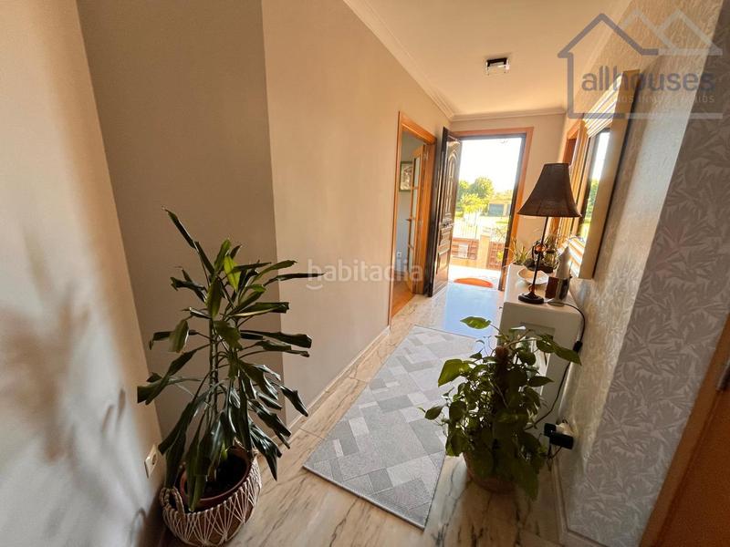 Foto b5fb7e20-05d8-432e-b849-005a6a25a279. Casa aparellada amb calefacció aparcament a Darbo Cangas