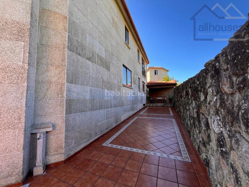 Foto baf4988f-687b-44a3-94e1-e743e5d72757. Casa aparellada amb calefacció aparcament a Darbo Cangas