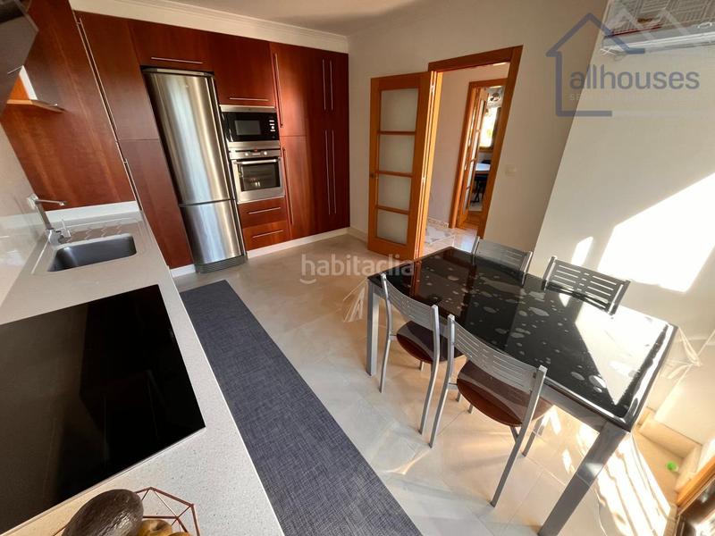 Foto a1f46c14-002a-4f56-8d9b-3edcdd69a436. Casa pareada en Darbo Cangas