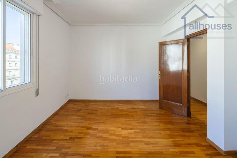 Foto d37b6730-da25-4469-ad15-7756d96345fc. Pis amb calefacció a Plaza España - Corte Inglés Vigo