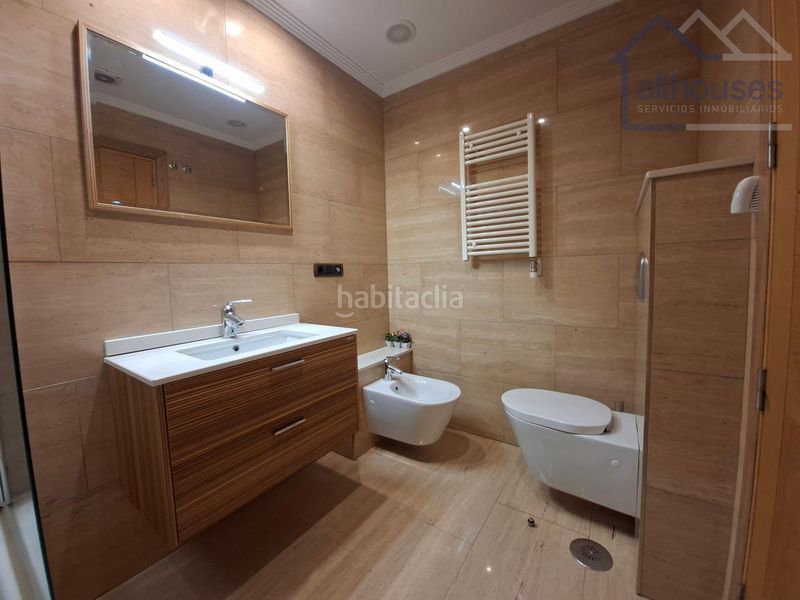 Foto bfd07b45-720a-40e2-95b4-f804e2c41d48. Rent flat with heating parking in Centro - Areal Vigo